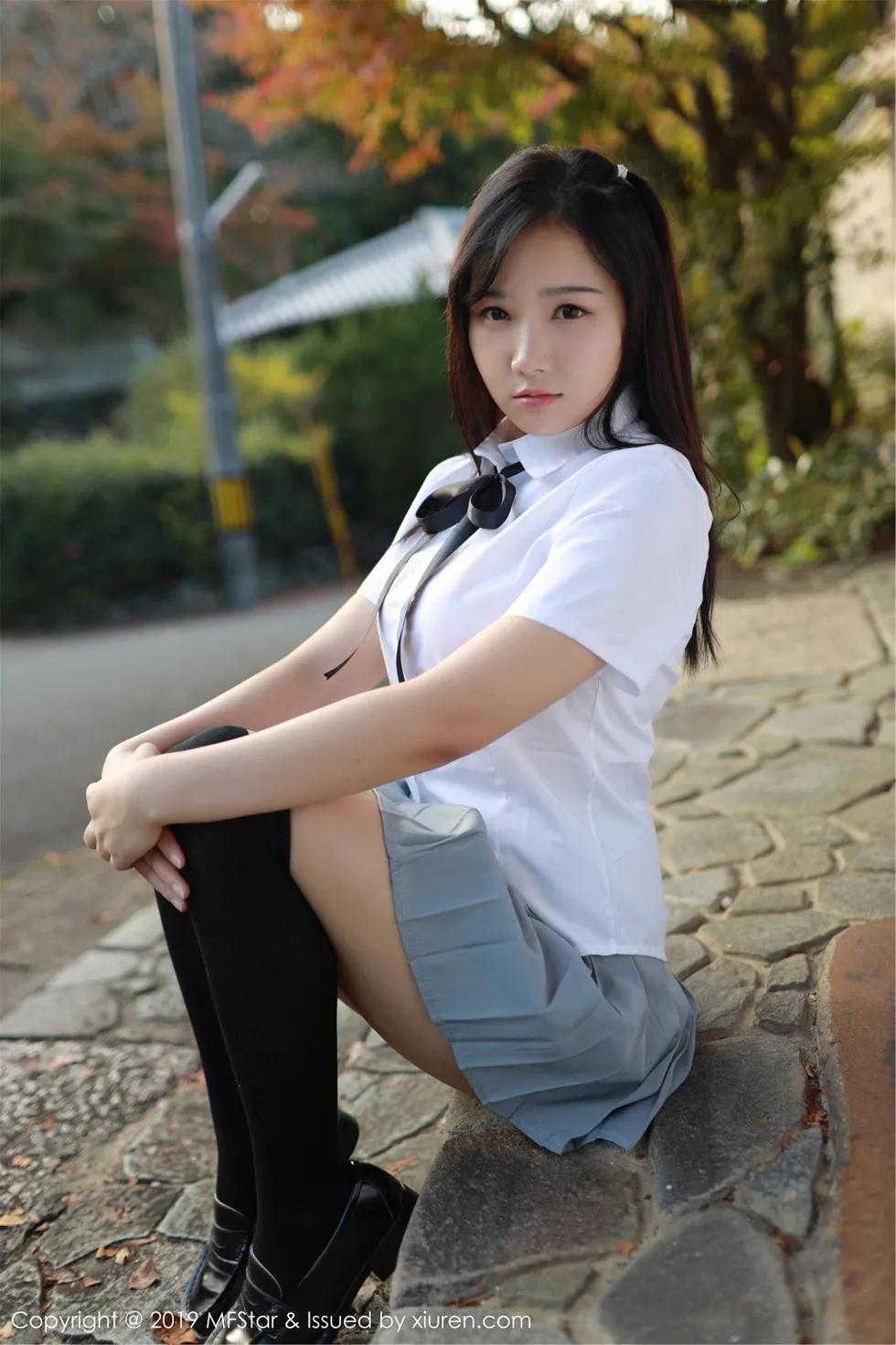 女神徐微微miar日本旅拍户外学生JK制服清爽迷人写真(34)