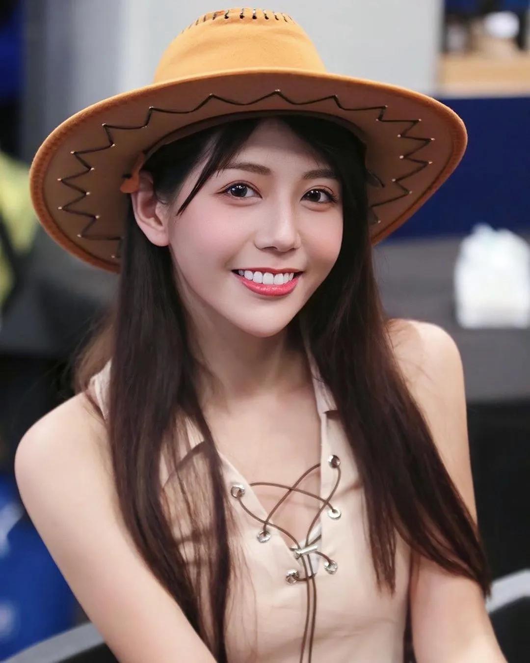 啦啦队正妹「东东」颜值甜美逼人 身材完美又不失性感(10)