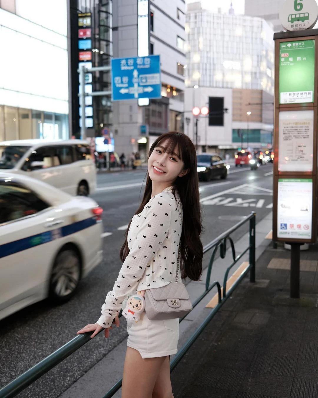 「靜靜」展現飽滿火辣身材 無懈可擊 (21P)(20)