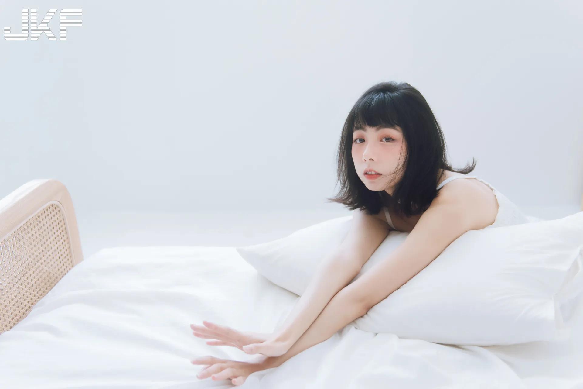 清纯正妹「翁卷卷」居家小可爱好诱惑！纤细蛮腰白嫩美腿，都让人彻底沦陷！(72)