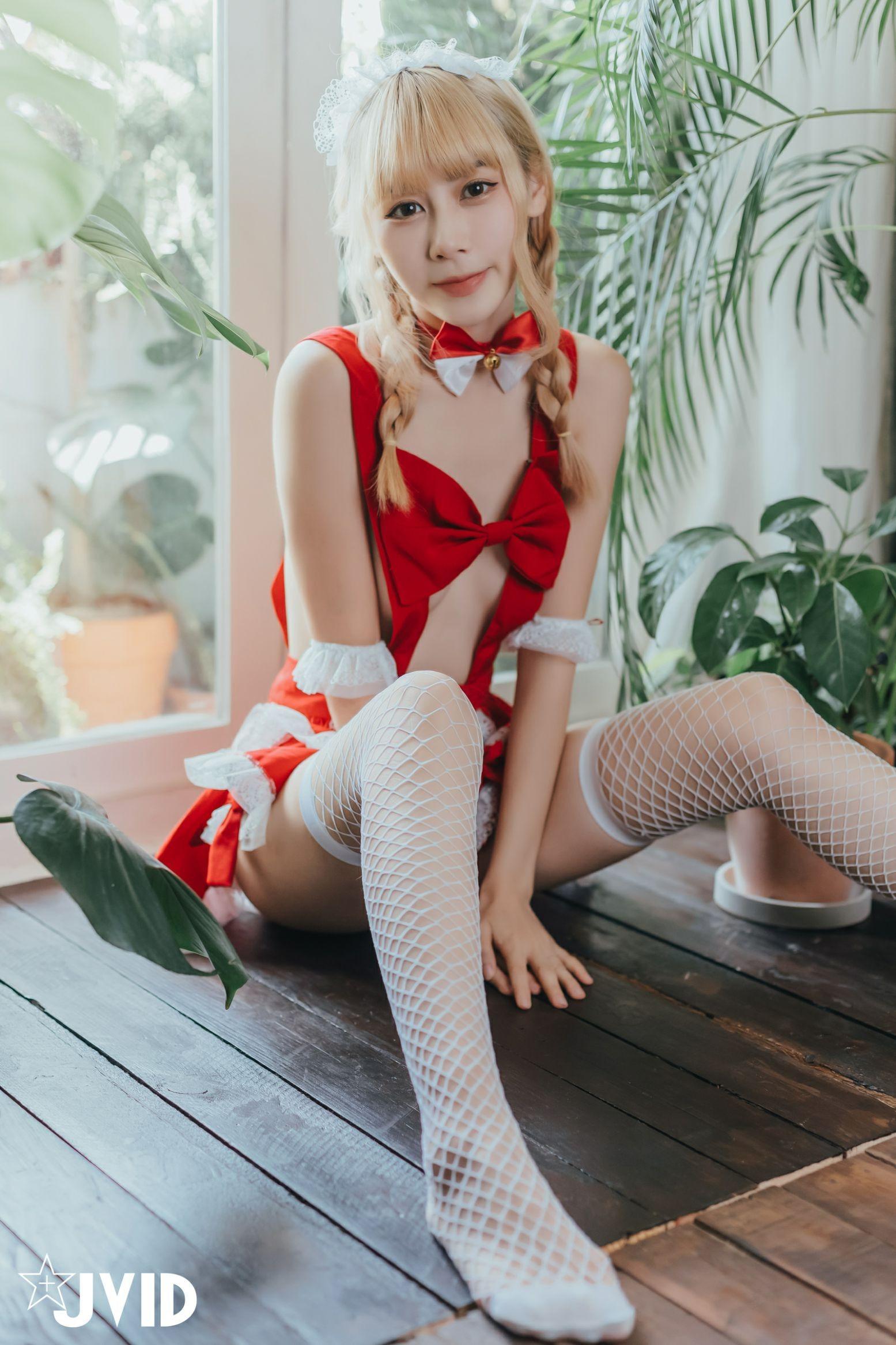 JVID 清纯女仆服务过头上下失守还问主人这样不穿可以吗(87)