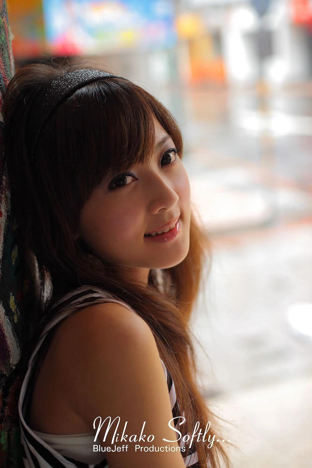 果子MM - 《咬一口》写真集(13)