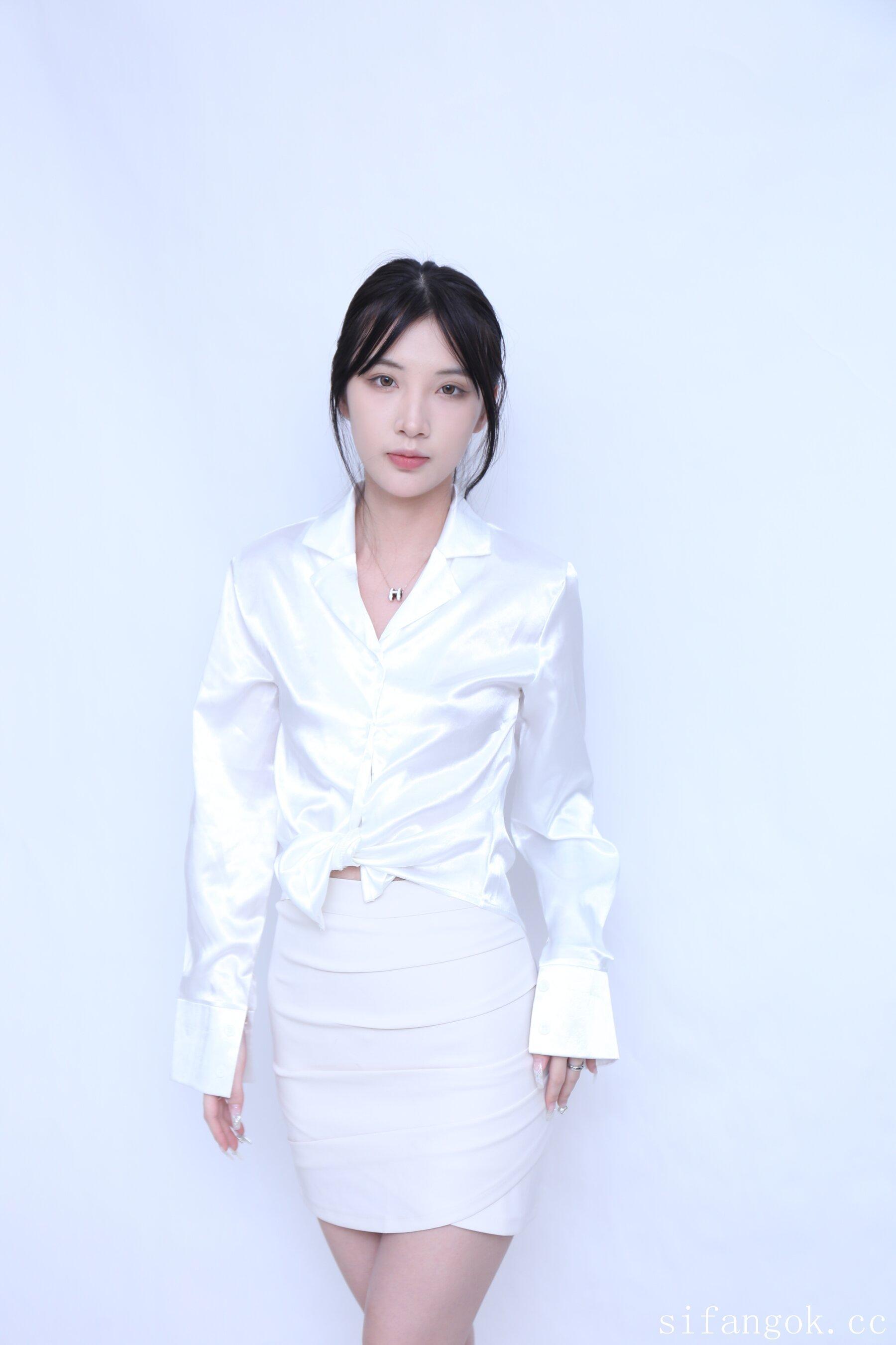 国模套图 国模佳菲人体私拍套图(140)