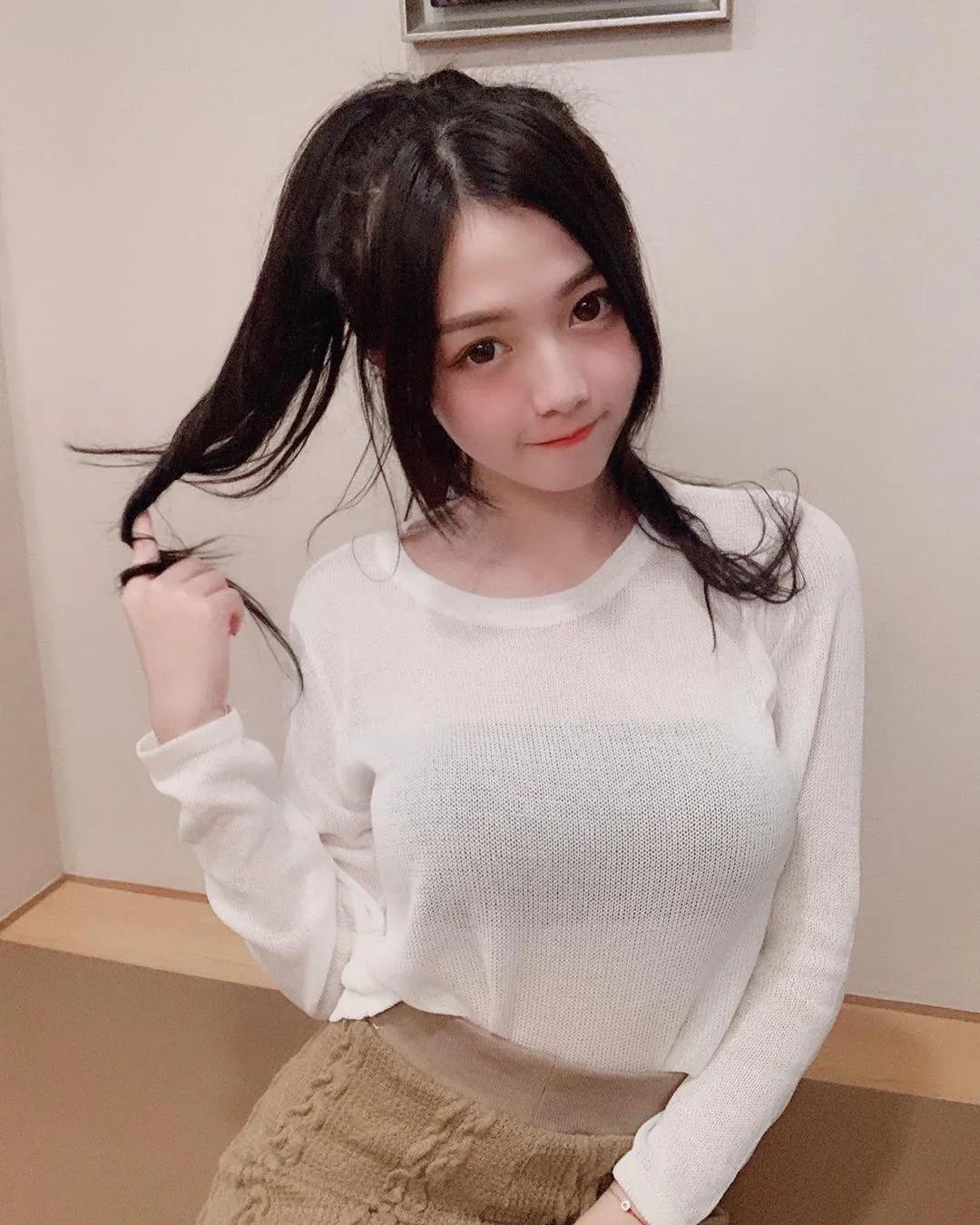 邪恶哈妮妮 超惹火巨乳小妞... 小露性感就能引发暴动(1)