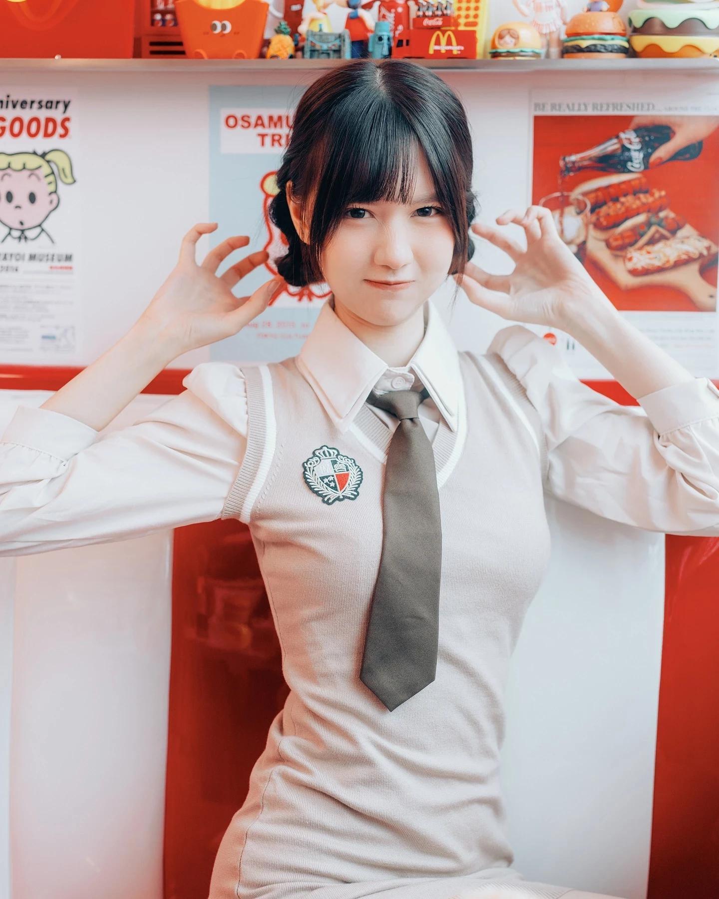 「진가영 佳穎」小巧臉蛋散發青春氣息 (24P)(24)