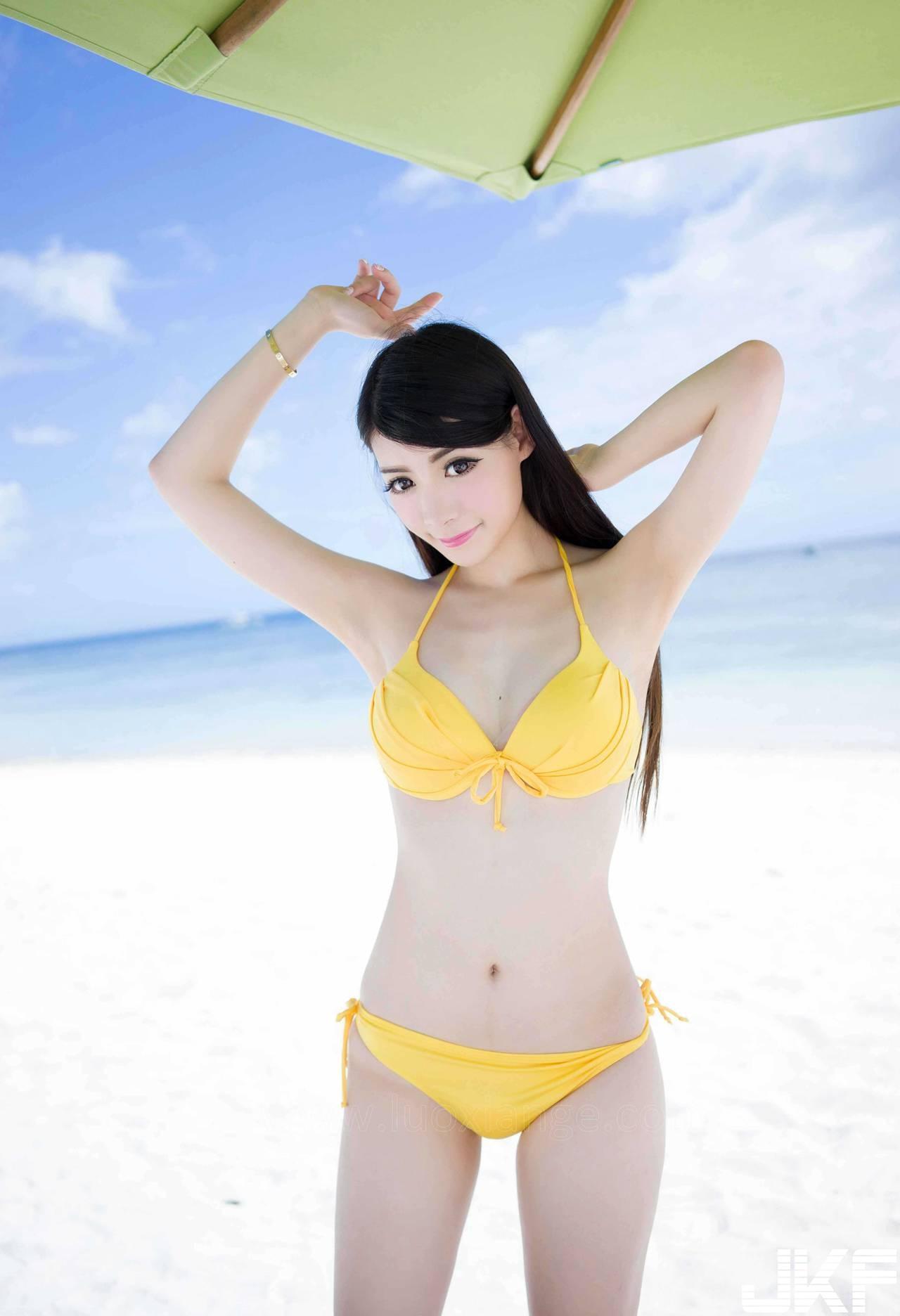 甜美系~沙滩比基尼美乳女神(16)