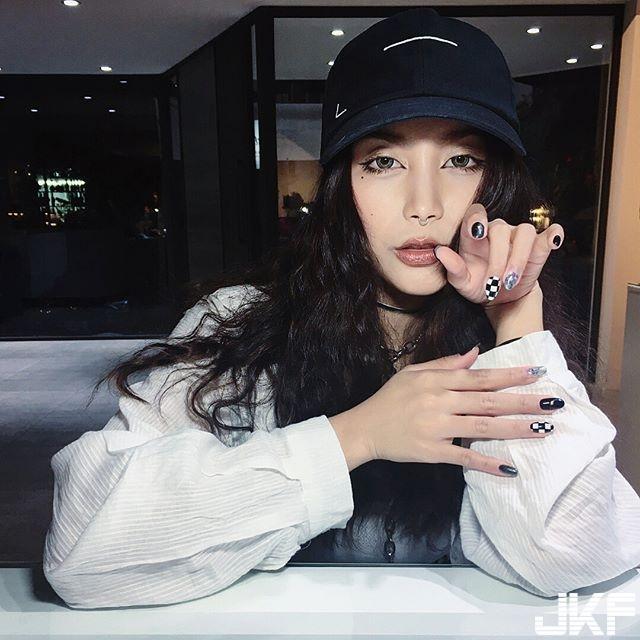 黑暗系正妹 ARIEL•艾㸚児 超杀的眼神 偷偷勾走你的心....(14)