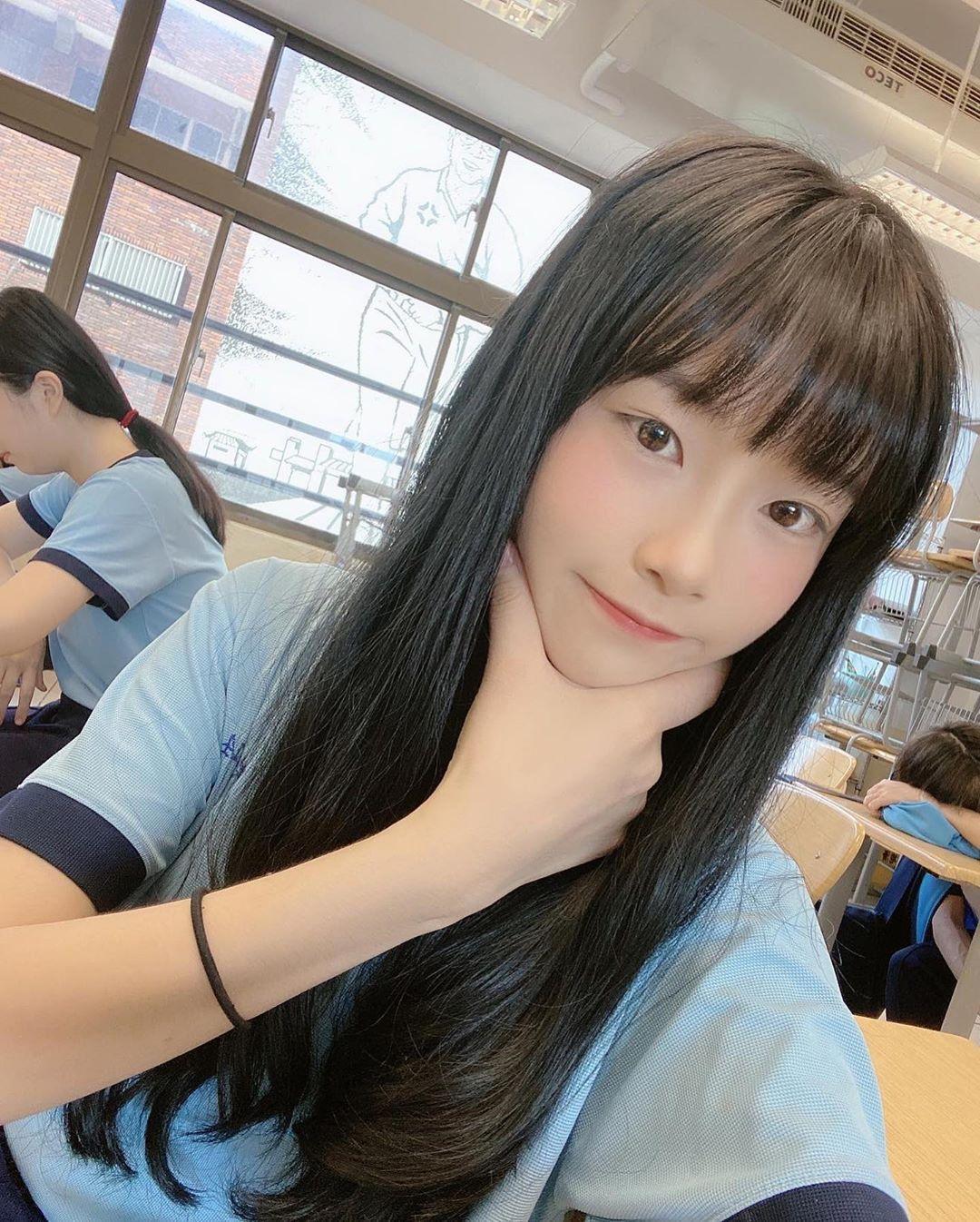 外型超甜美的学生妹子 完美颜值的散发出满满气质~Lizzy(26)