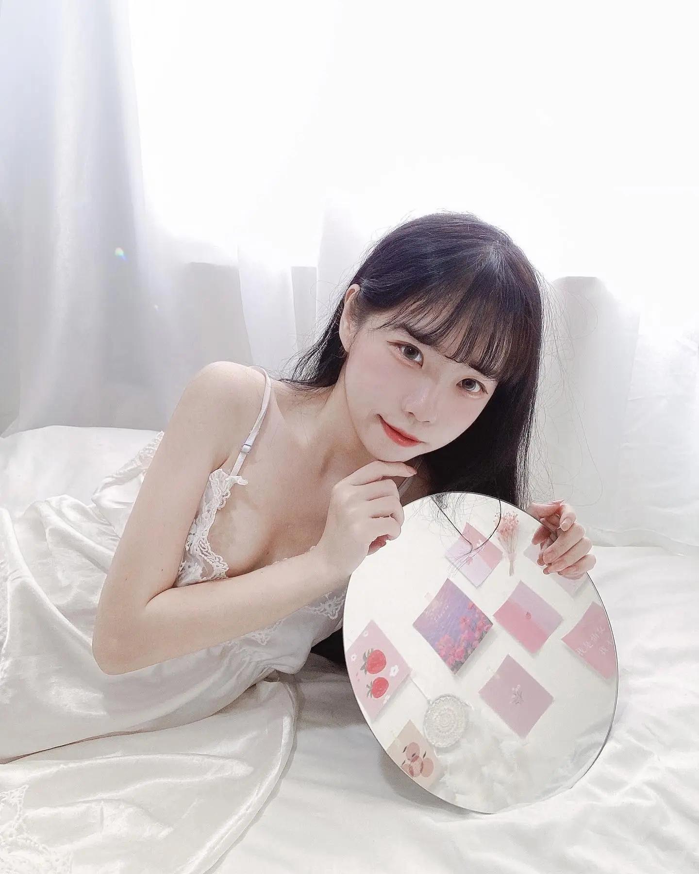 精灵系正妹「可可」白皙S曲线看了就鼻血狂喷啊！不只颜值逆天身材还超火辣！(2)