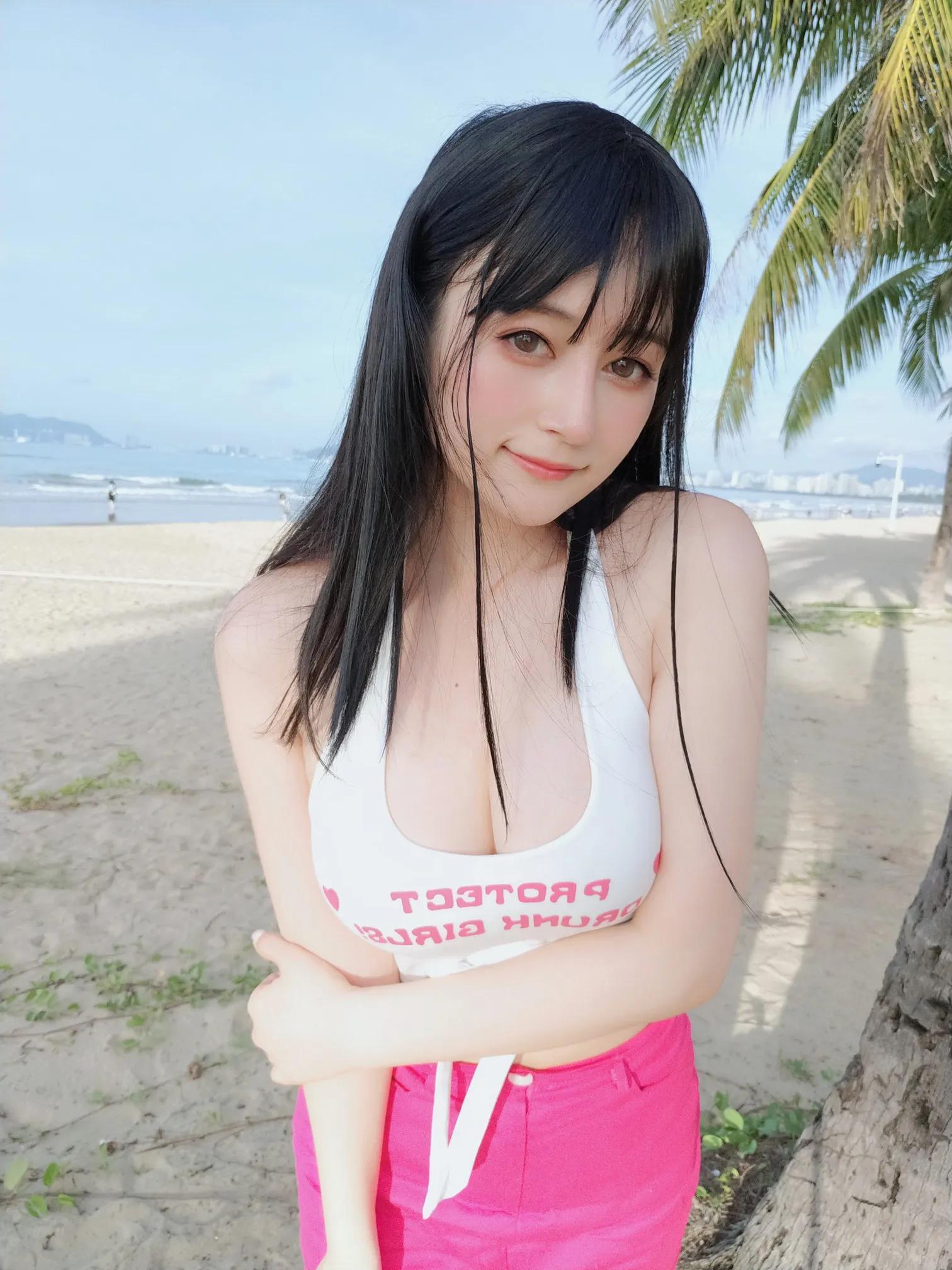 白银81《露胸背心+性感泳装》显眼巨乳视角无法转移(32)