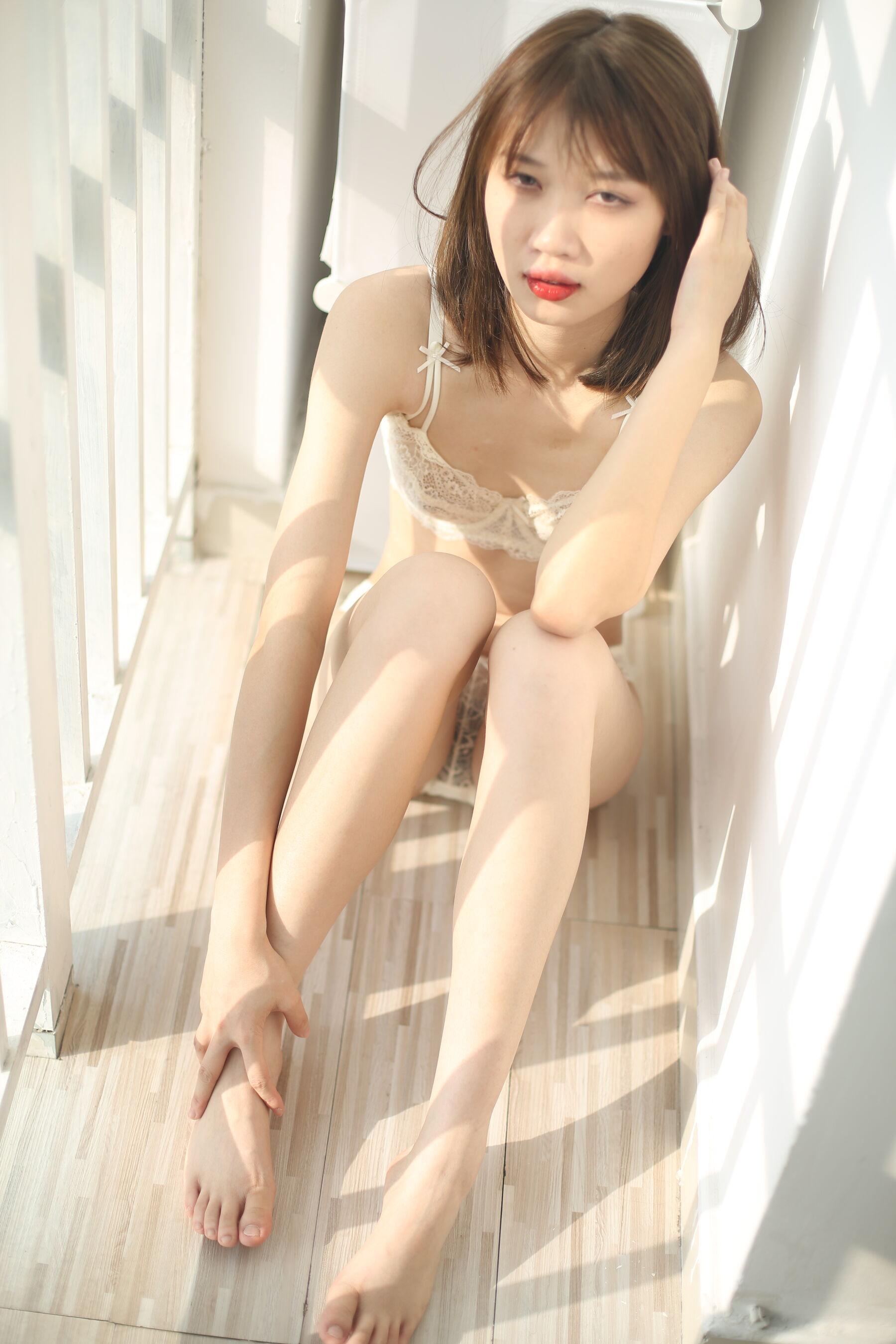 国模套图 国模杨某文大尺度人体私拍套图(259)