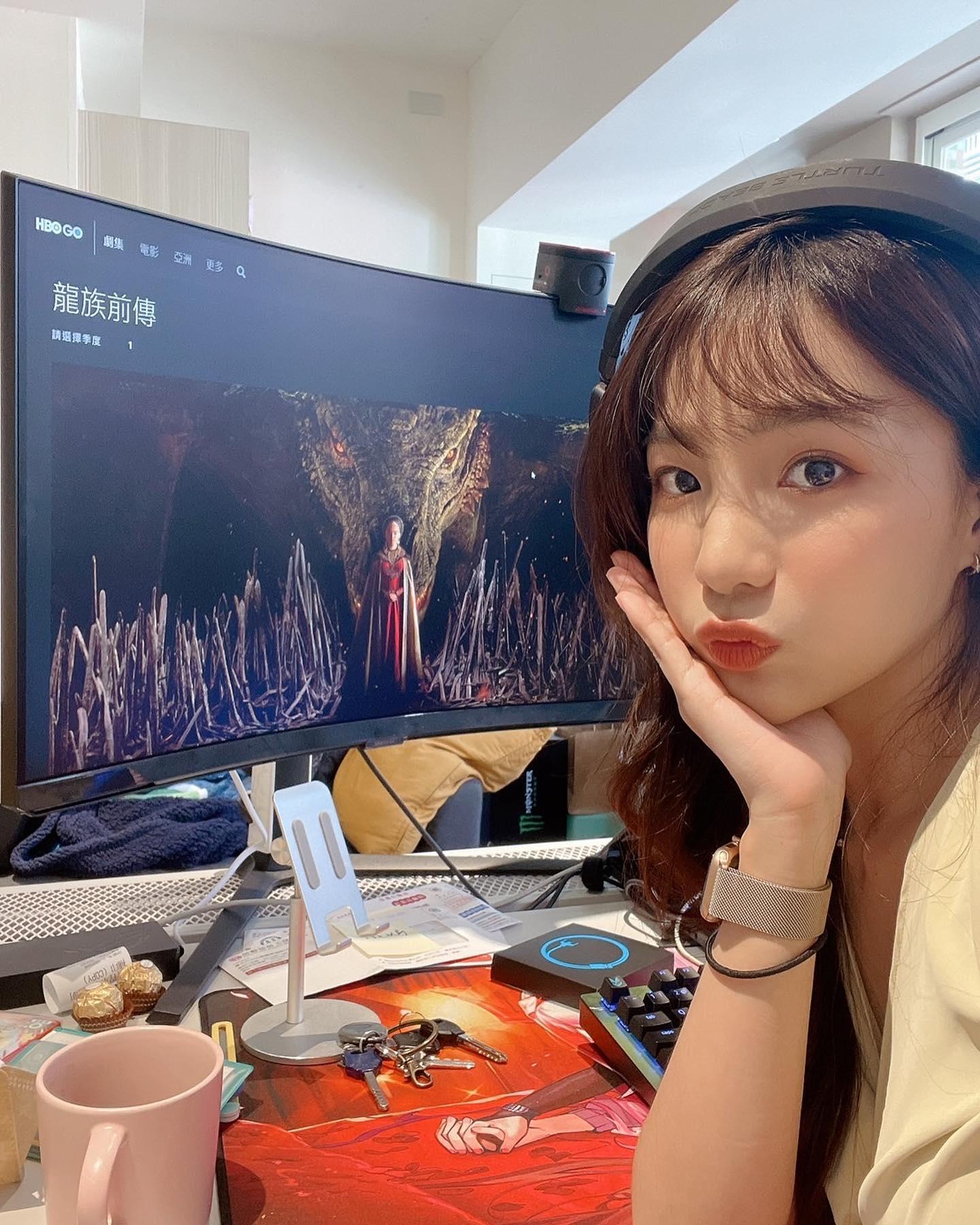 甜美系正妹「贝莉莓」晒绝对领域....把人迷得不要不要啊！