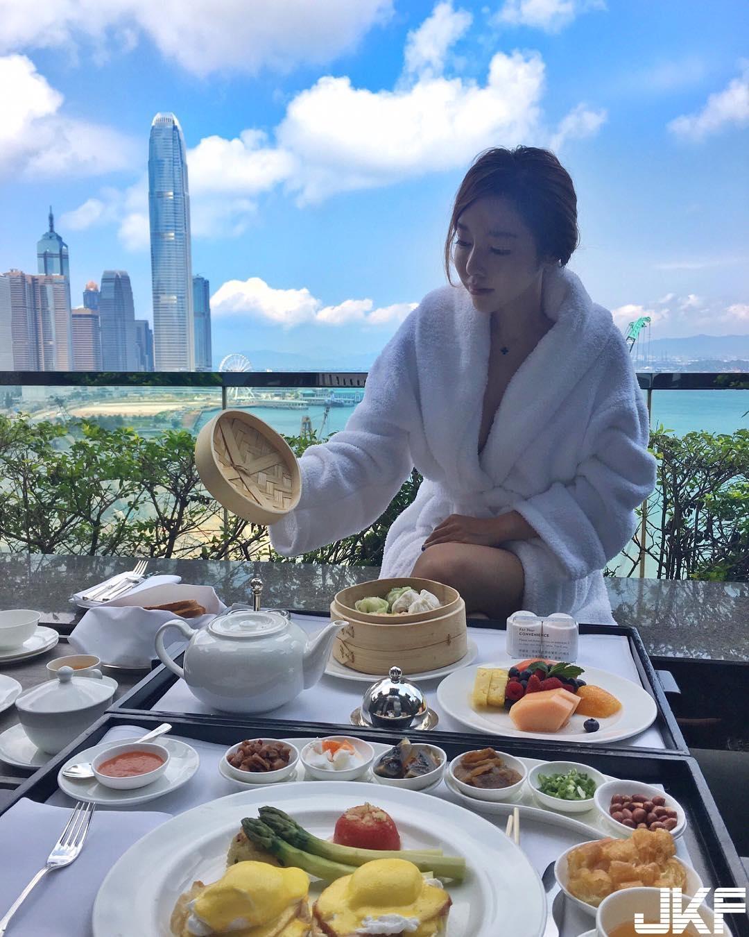 正妹「裸身盖被」美嫩肌肤遮不住…「养眼画面」让人精力旺盛站的直挺挺！-小湿妹图(5)