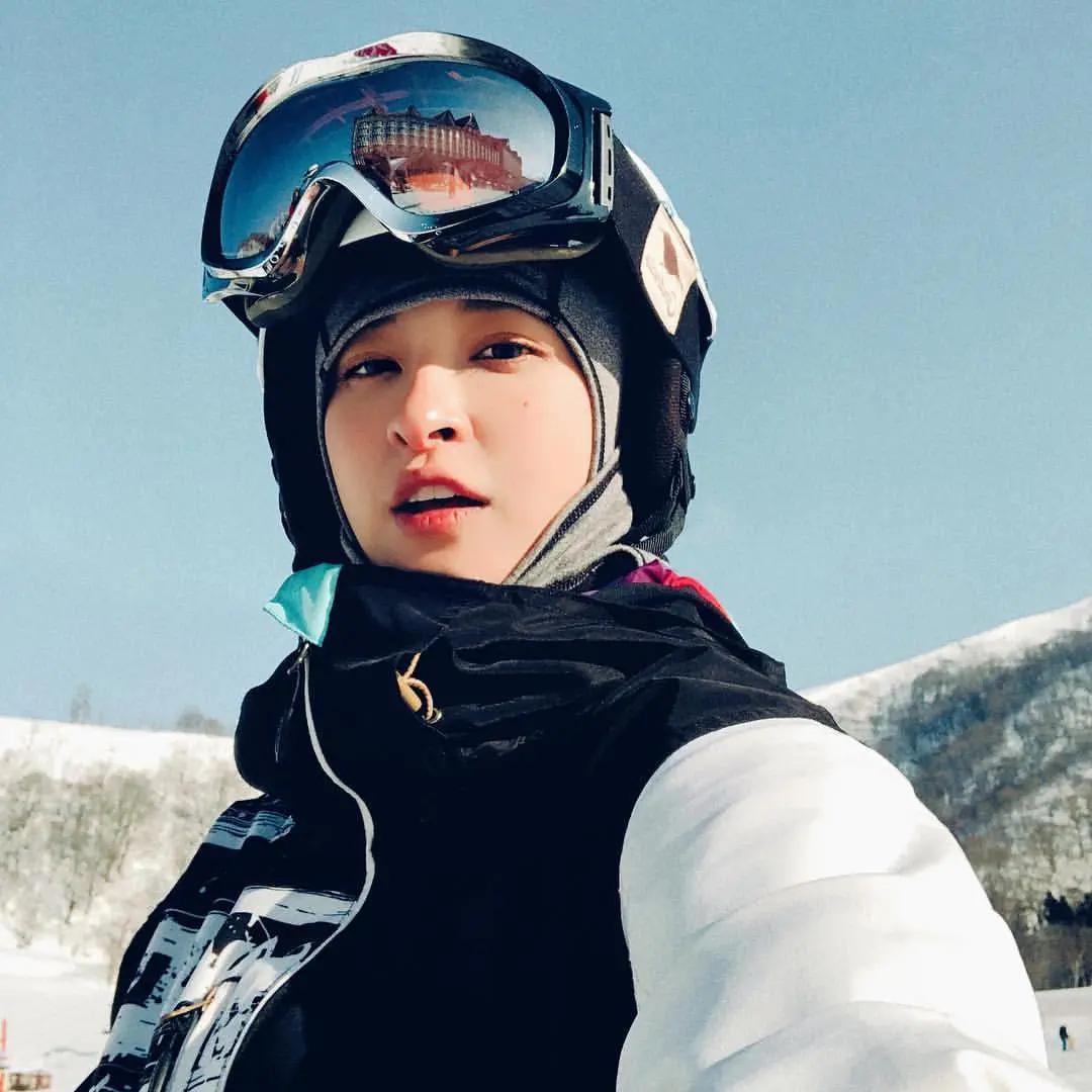 俏皮女孩薛妞妞清纯面貌让人看了好放松(8)