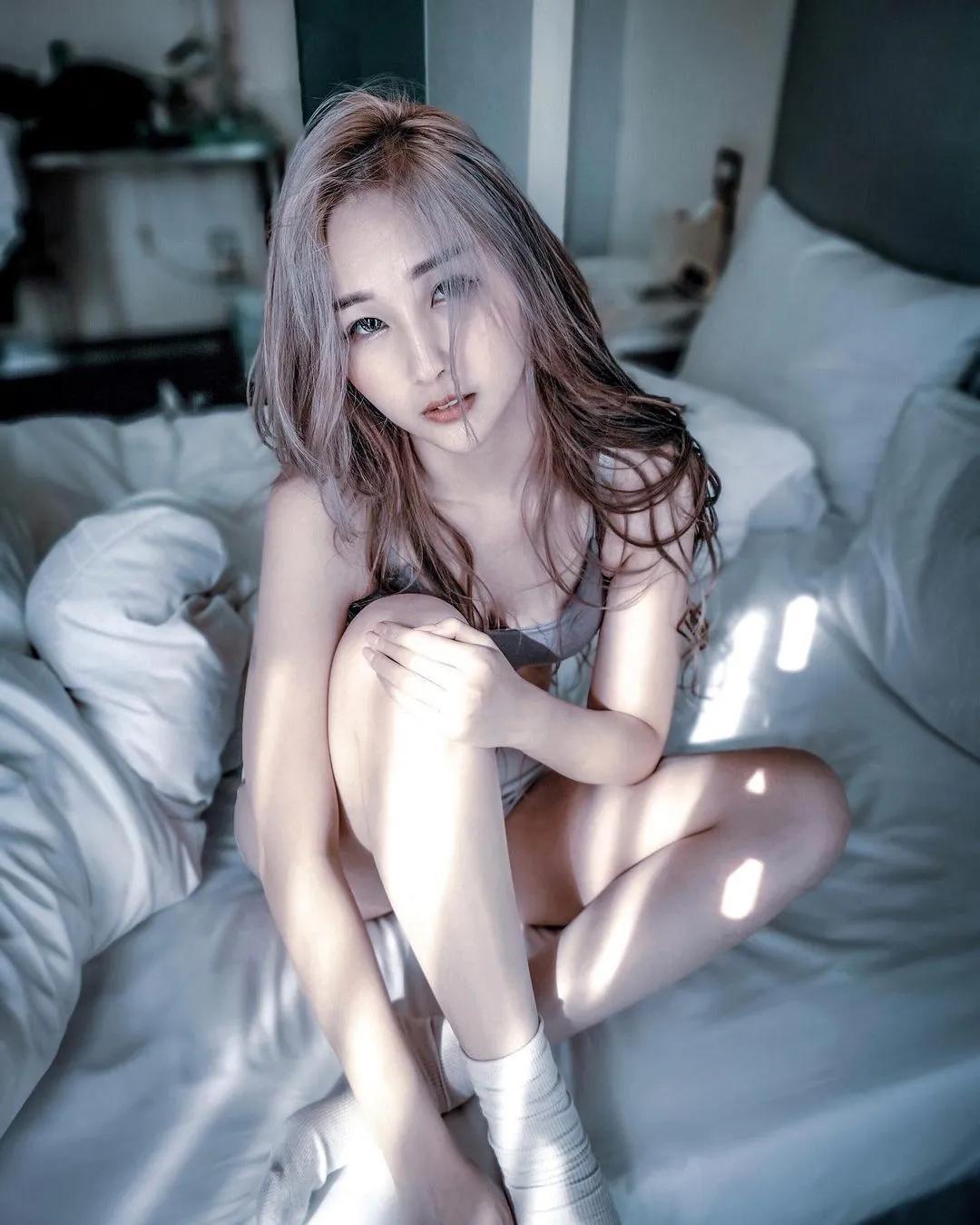 周唯歆 甜美笑容太动人搭配一双美腿