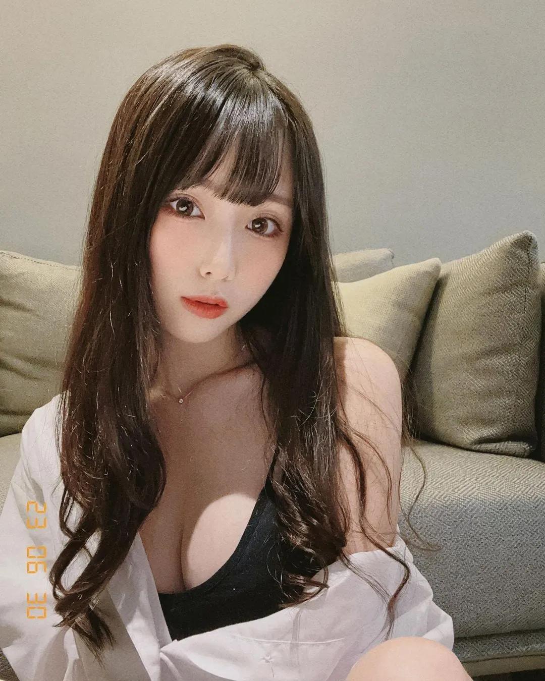 正妹「玮庭Angela」细腰＋美胸身材超好 无法抗拒(9)