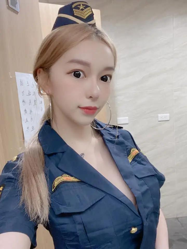 梦幻系大眼精灵「Olivia 林沂」雪白牛奶肌＋丰满胸器　让人想一秒征服...(19)