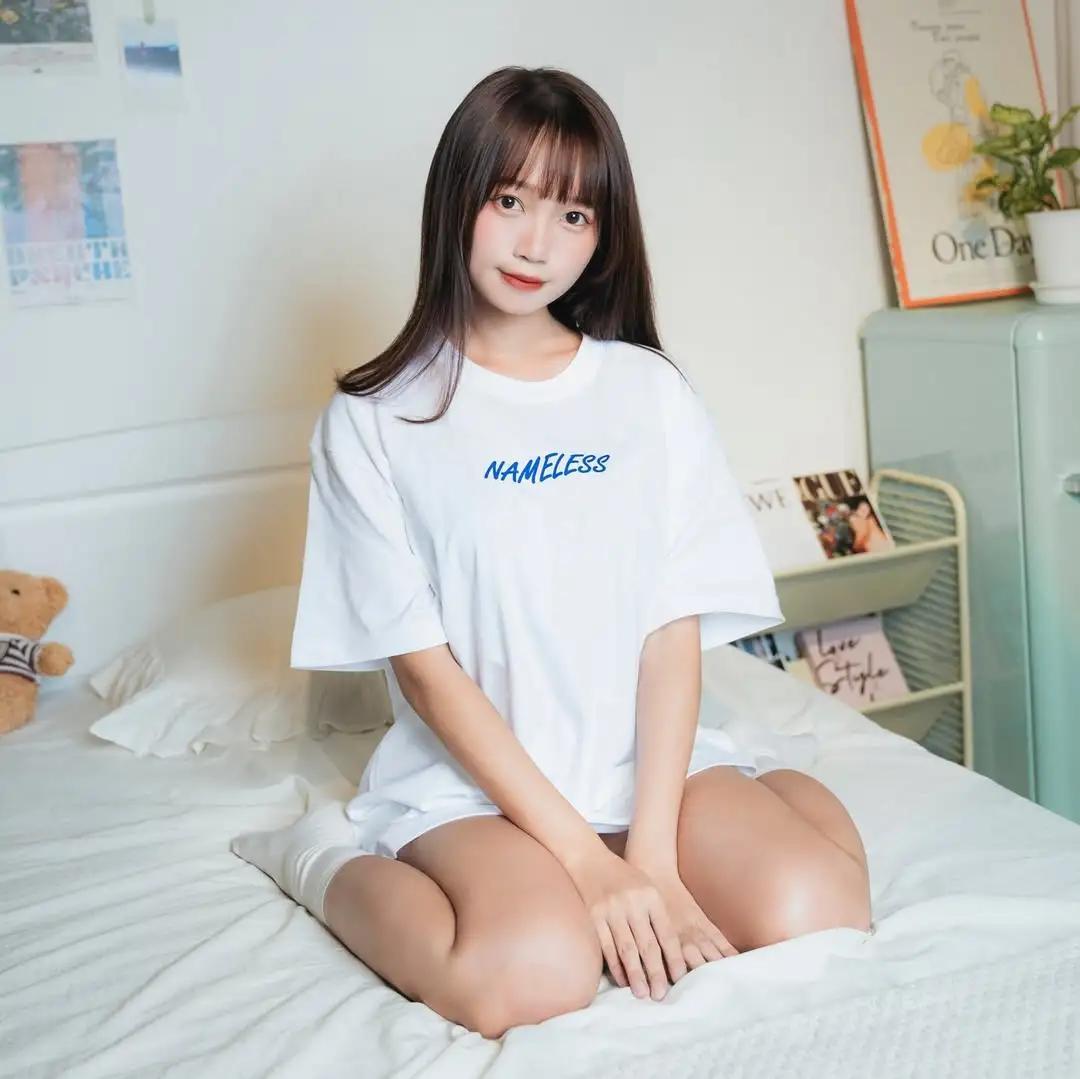 精致外型「阿思」满等性感身材 姿势太诱惑(18)