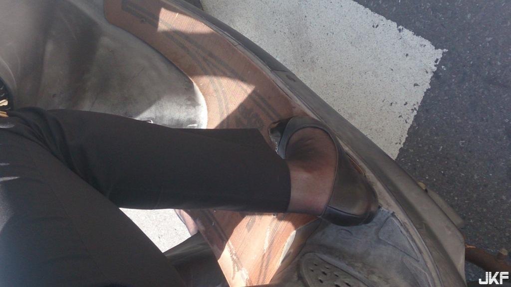 乐卡上班穿长裤怕被人看?真的很傻眼...