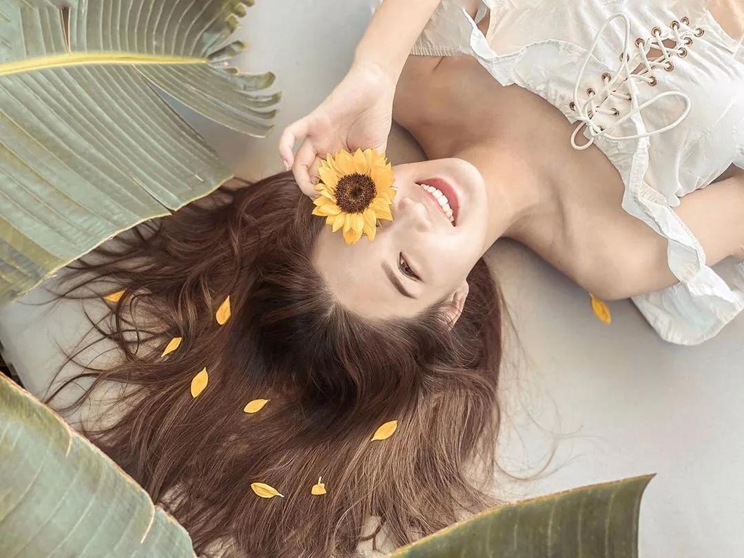 全程都跟好！「爱语莎Venessa」爬山顶出浑圆蜜桃臀，身后司机大赞风景超美！-小湿妹图(10)