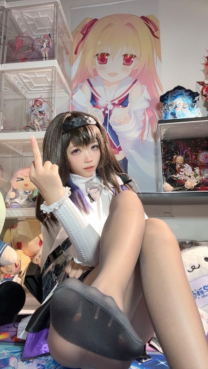 [Cosplay] 白栎Shirly – 明日方舟 普瑞赛斯博士服(98)