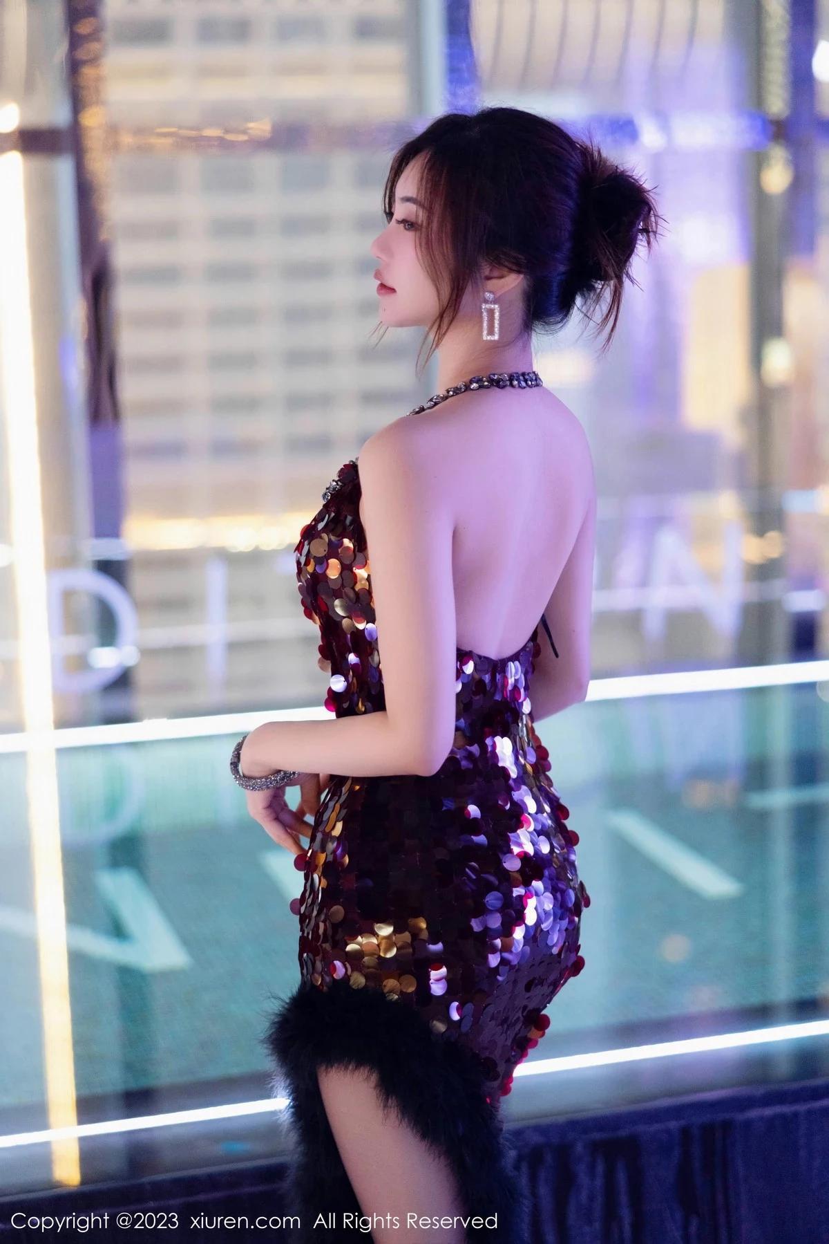 XiuRen第7679期_女神綺里嘉ula性感紅色長裙露薄透情趣黑絲連體衣極致誘惑寫真98P(24)