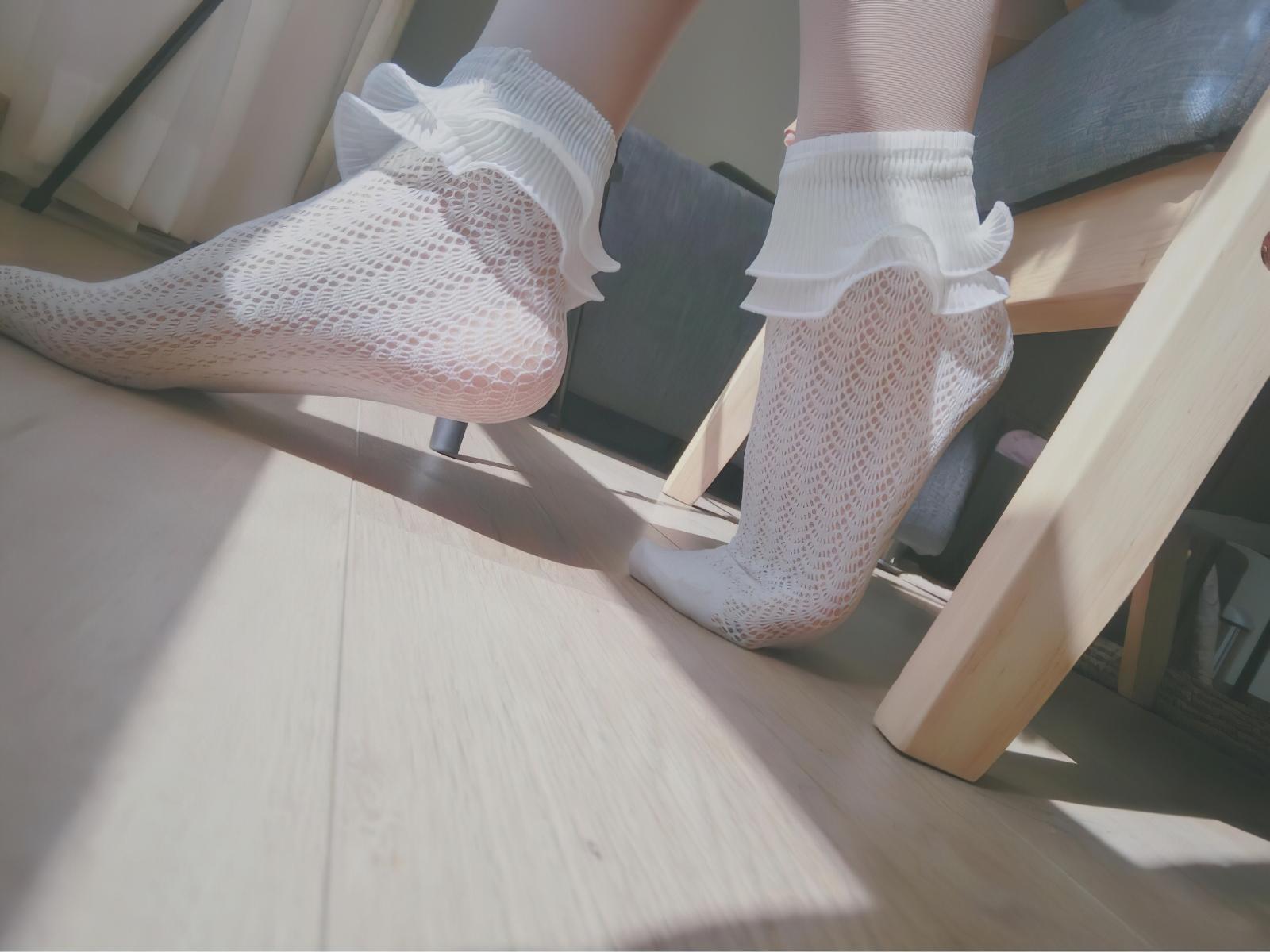 布丁大法 – 透纱蕾丝白袜+露脸KTV特辑(12)