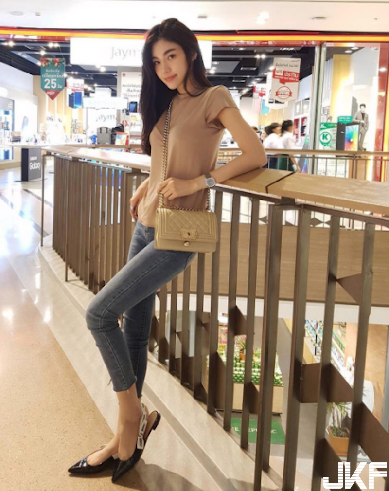 夏天到了！度假Villa「比基尼奶妹」疯拍照！连黑色薄纱也拍得超性感…-小湿妹图(14)