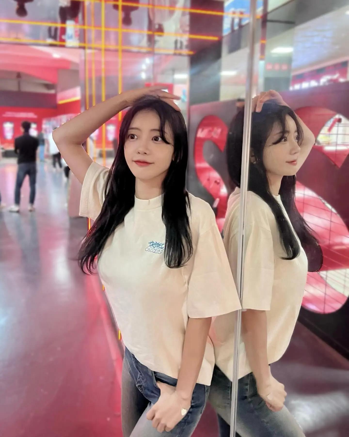 Lee Um-ji(李严智)详情介绍-Lee Um-ji(李严智)美图小说-Lee Um-ji(李严智)美图小说-迅雷下载-磁力-Myav范-(19)