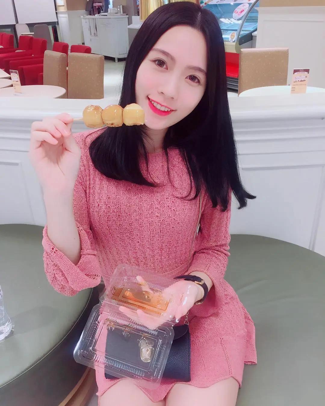 学习意愿非常高！超甜美女老师「刘芳岑」曲线玲珑美腿纤长，家长最期待的就是座谈会！-小湿妹图(12)