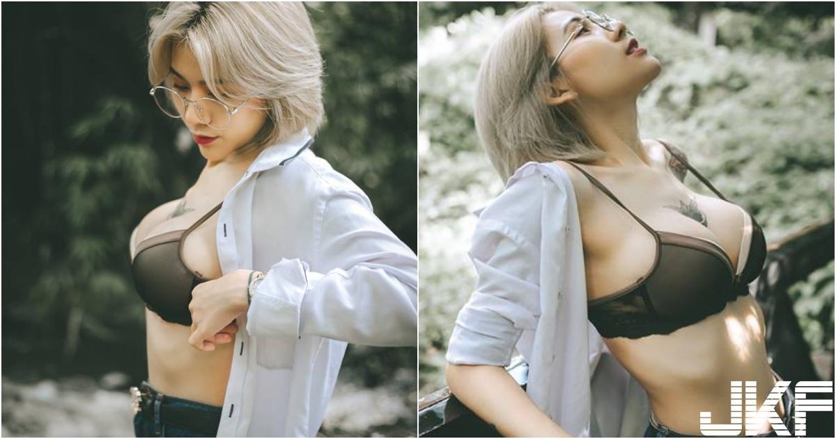 长辈郊游啰！「刺青奶妹」无人溪边偷脱衣服！「饱满大奶挺出」吸收芬多精！-小湿妹图(1)