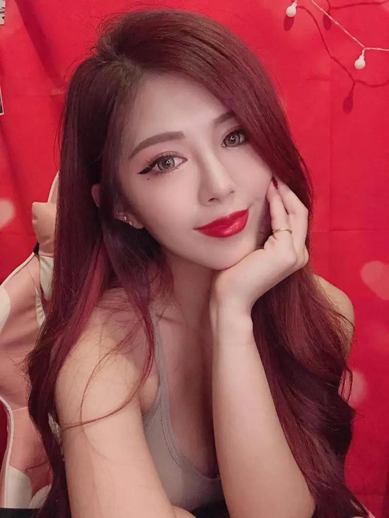 高雄妹子94火辣！「高萱kimmy」面容精致曲线惊人，「雄伟双峰」吸引万粉追踪！(6)