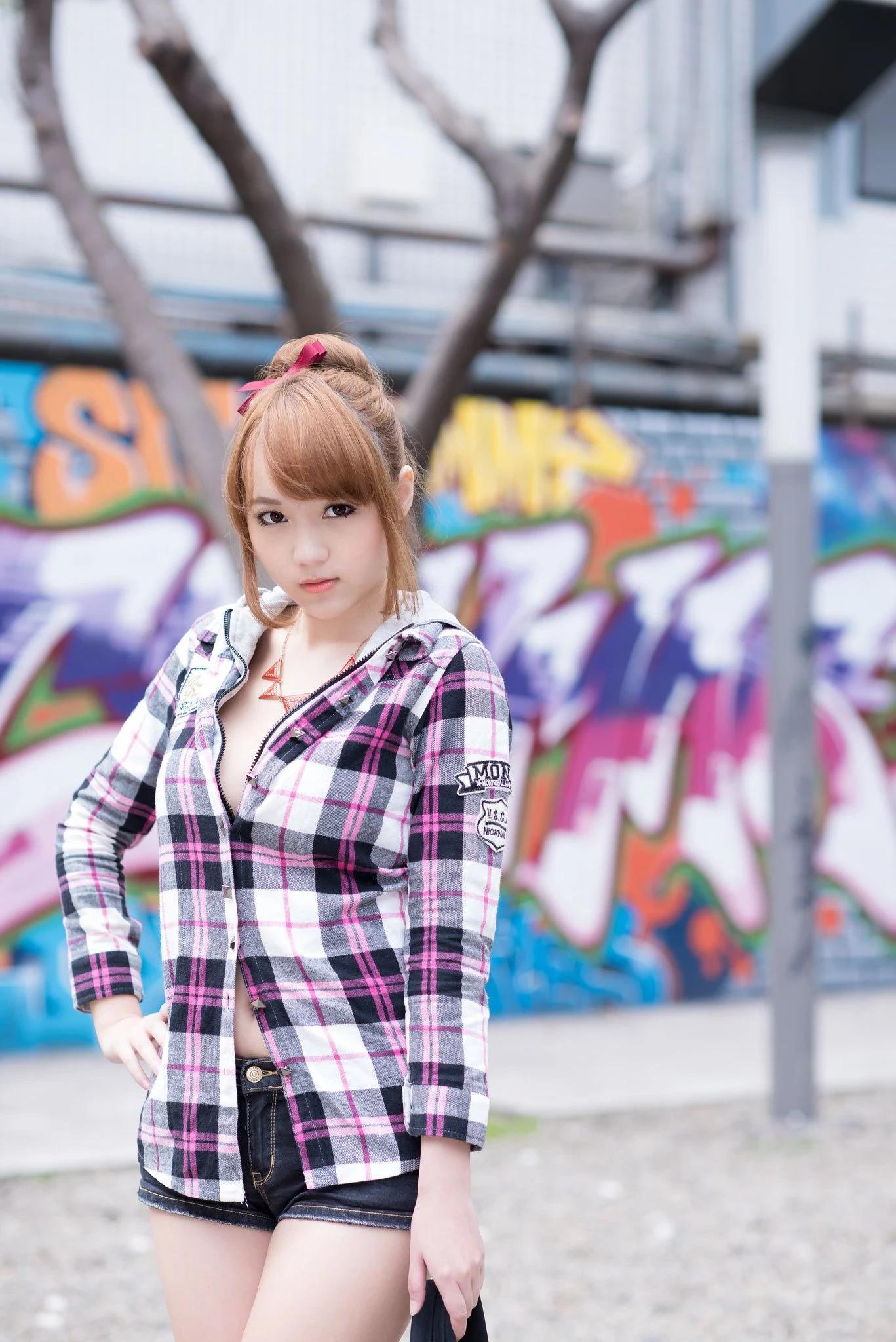 [台湾街拍美女] 黄镫娴 - 信义外拍套图(11)
