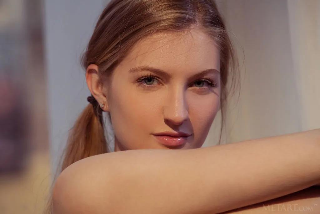 运动型的美女等一下就看妹子的表现了!Bretona(138)