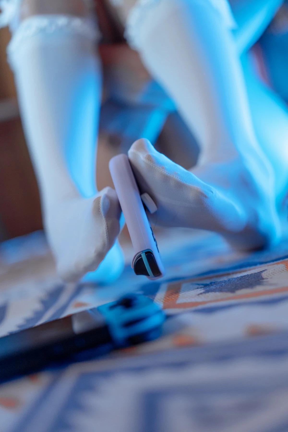 動漫博主蠢沫沫健身環主題私房性感白色三點式內衣半脫露火辣身材極致誘惑寫真140P(98)