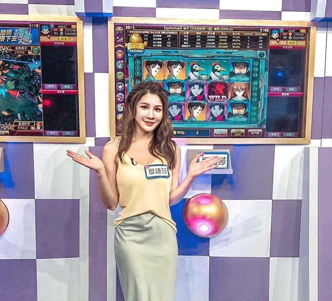 爬山角度太狂！气质正妹「爱语莎」运动秀「完美Ｓ曲线」(11)