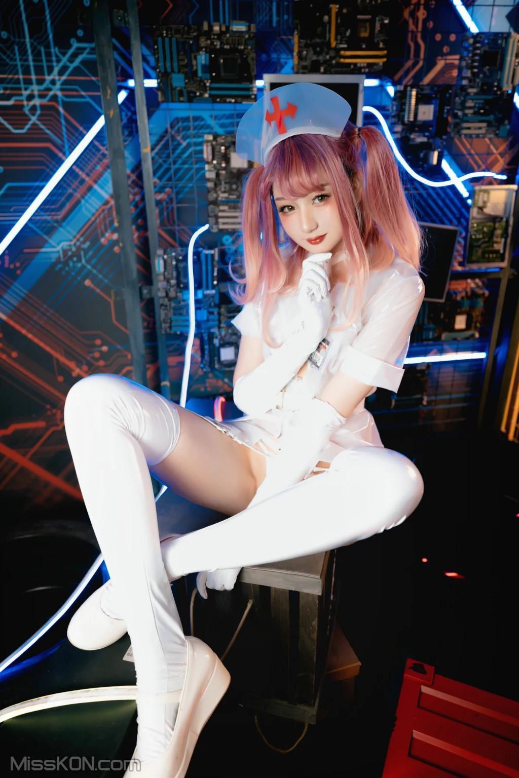 Coser@神楽坂真冬 Vol.057: 绝对企画-透明黑白护士双人《無色哲学》 (150 photos )(59)