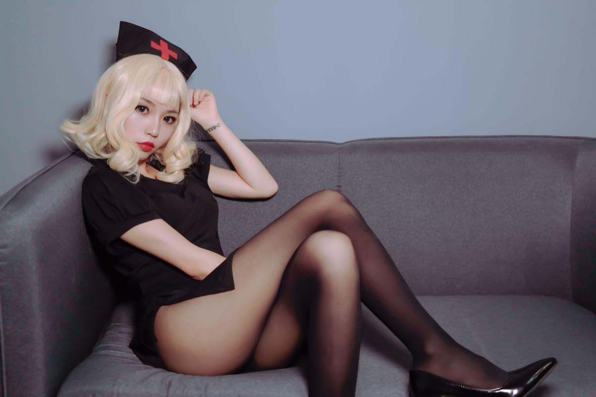 [Cosplay] Leader Bai Yizi 萌妹白易子教主 – Corrupted Nurse 黑化护士(16)
