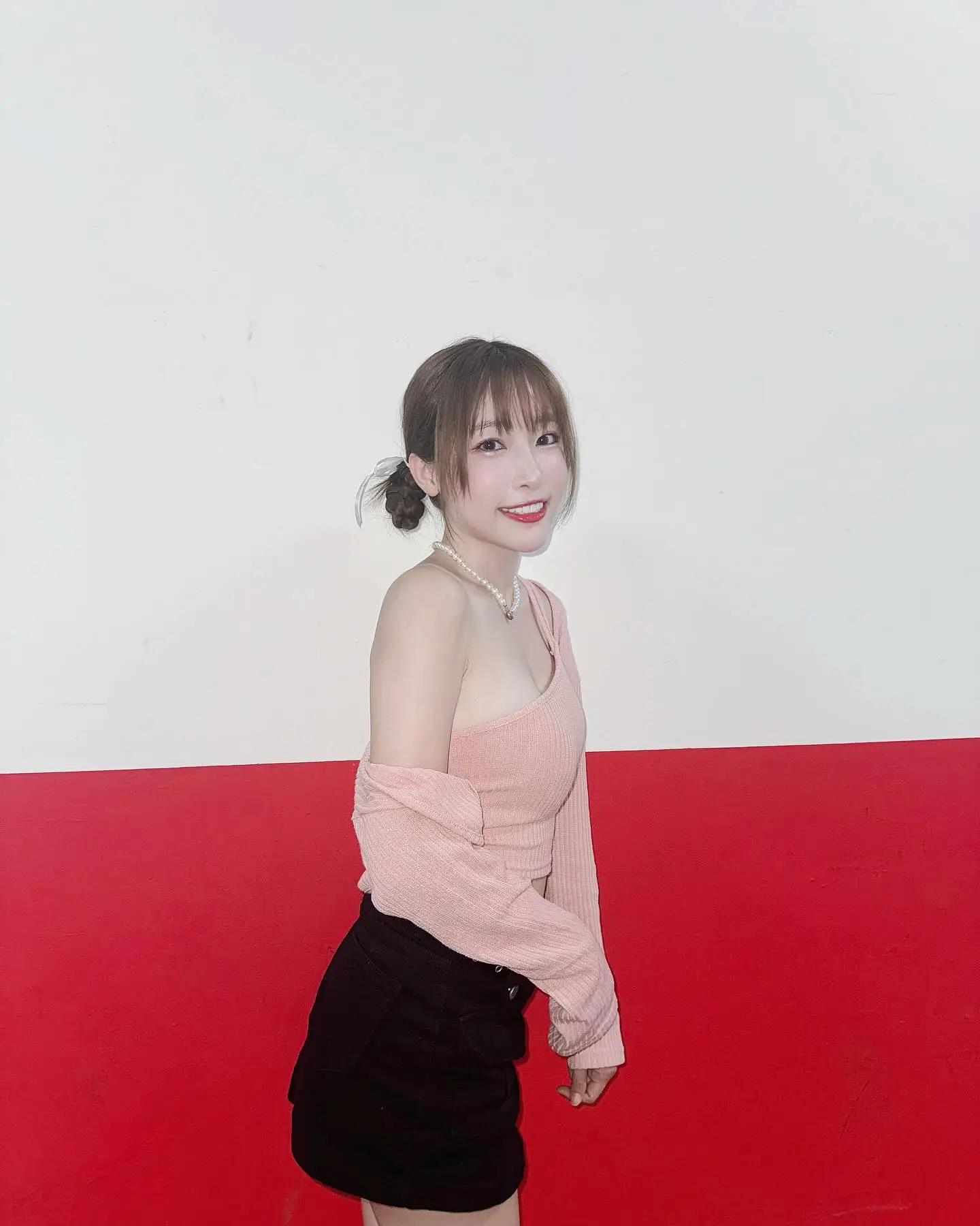 啦啦队正妹「张心璇」甜美外型超抢眼 满满的诱惑(12)