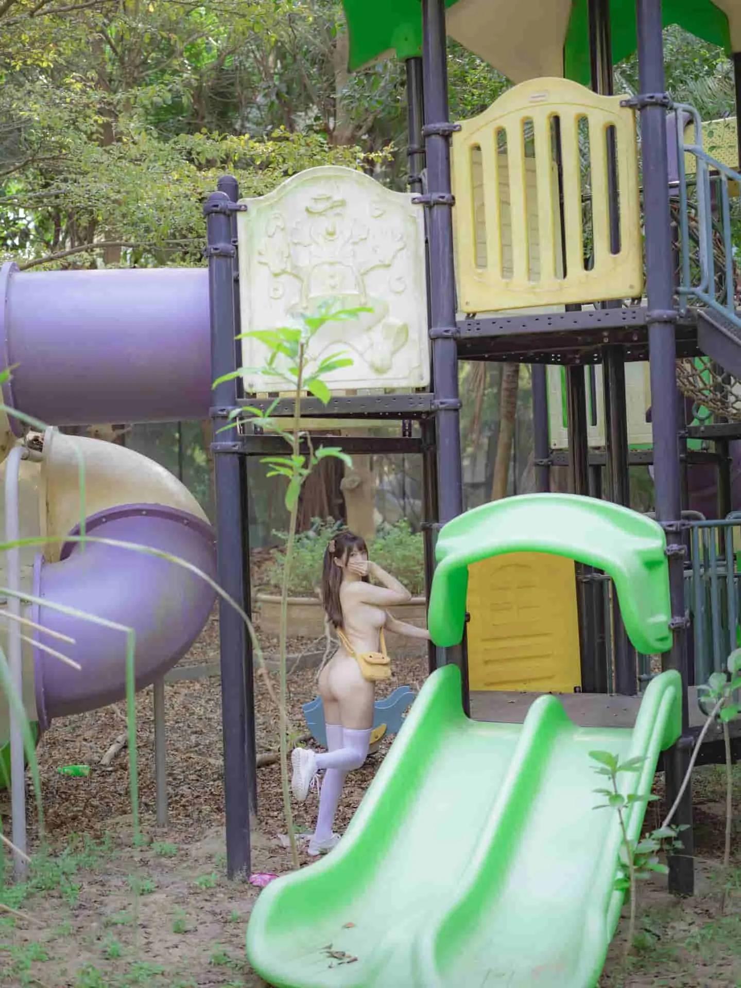 百万粉丝Cos签约嫩模『魔物喵』二月订阅新作《游乐园大冒险》(39)