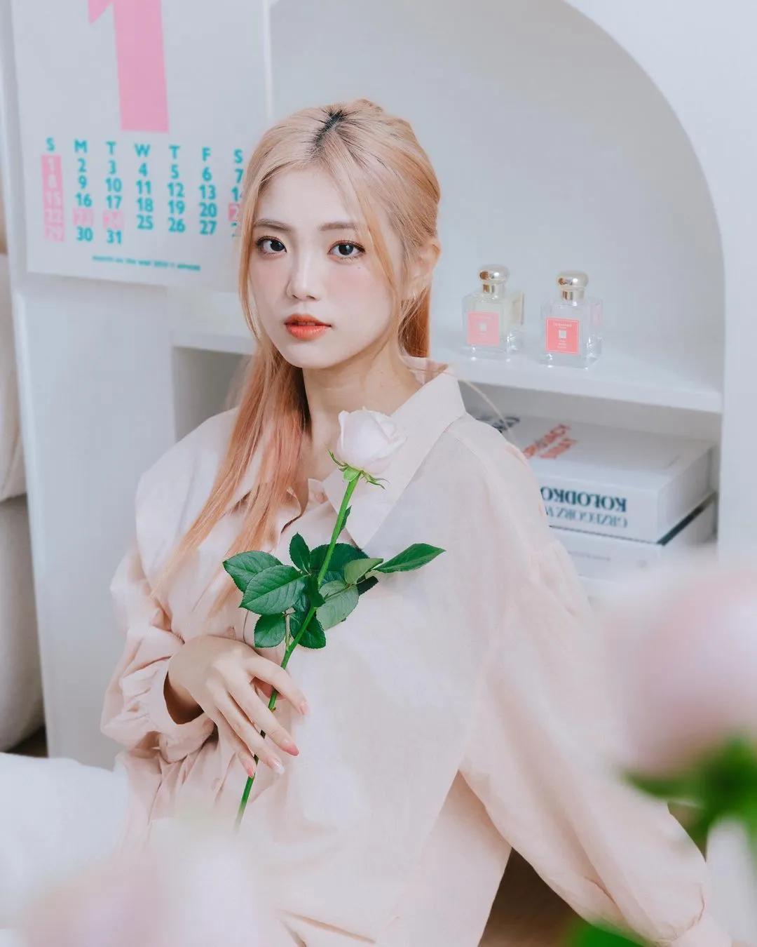 正妹「罗念Nian」美颜美腿粉丝大赞 给人无限欲望(3)