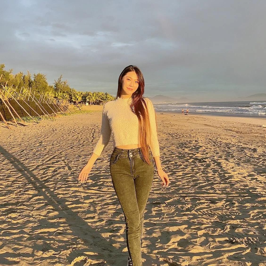 爆乳网红 「李晨熙」展现饱满火辣身材(5)