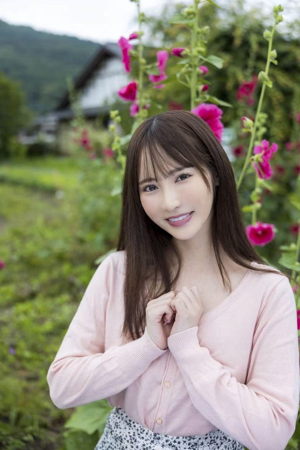 [JP] Ono Rikka (小野六花)： 寫真集「あったまろ」 (101 photos) - ( Page 1 / 6 )(2)