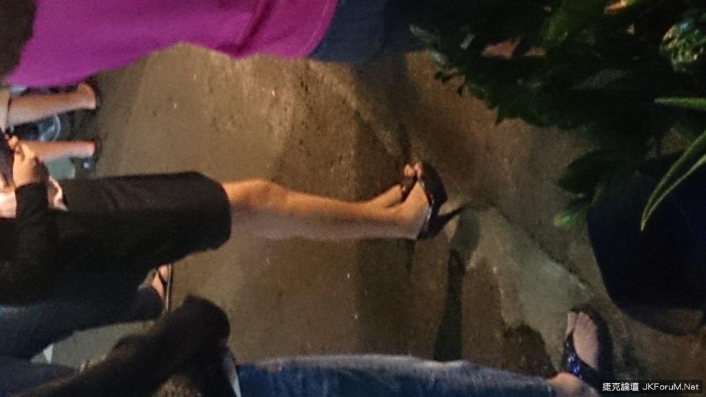 来买宵夜了,遇到美人就禁不住又拍了.(33)