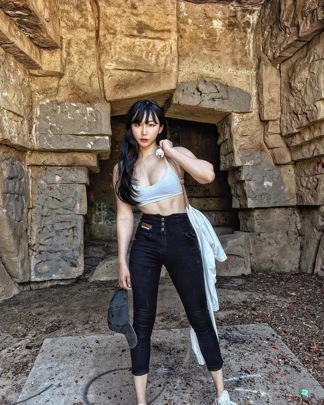 腹肌美女「林少榆」肉体如钢铁般结实美丰满上围快溢出(18)