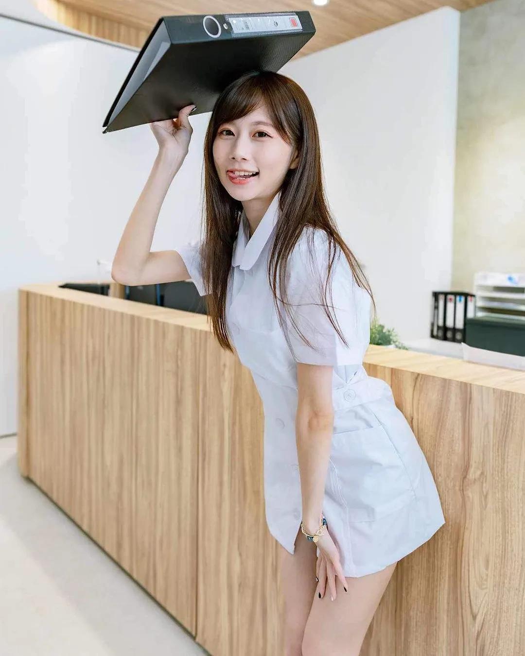 正妹老师「Dolly朵莉」气质萌样惹人怜爱(13)