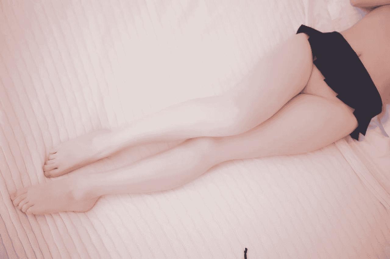 Skilled Japanese schoolgirl in short skirt makes a cock cum by stroking it(27)