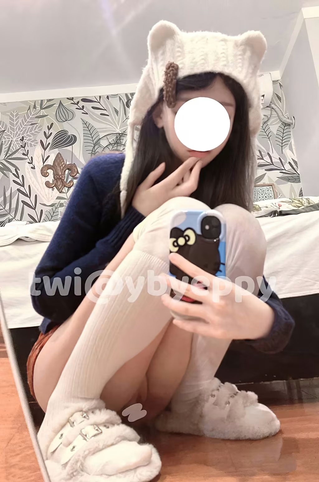 ybyeppy： 貧乳反差小仙女 腰細腿長白虎 (98 photos + 4 videos) - ( Page 1 / 5 )(80)