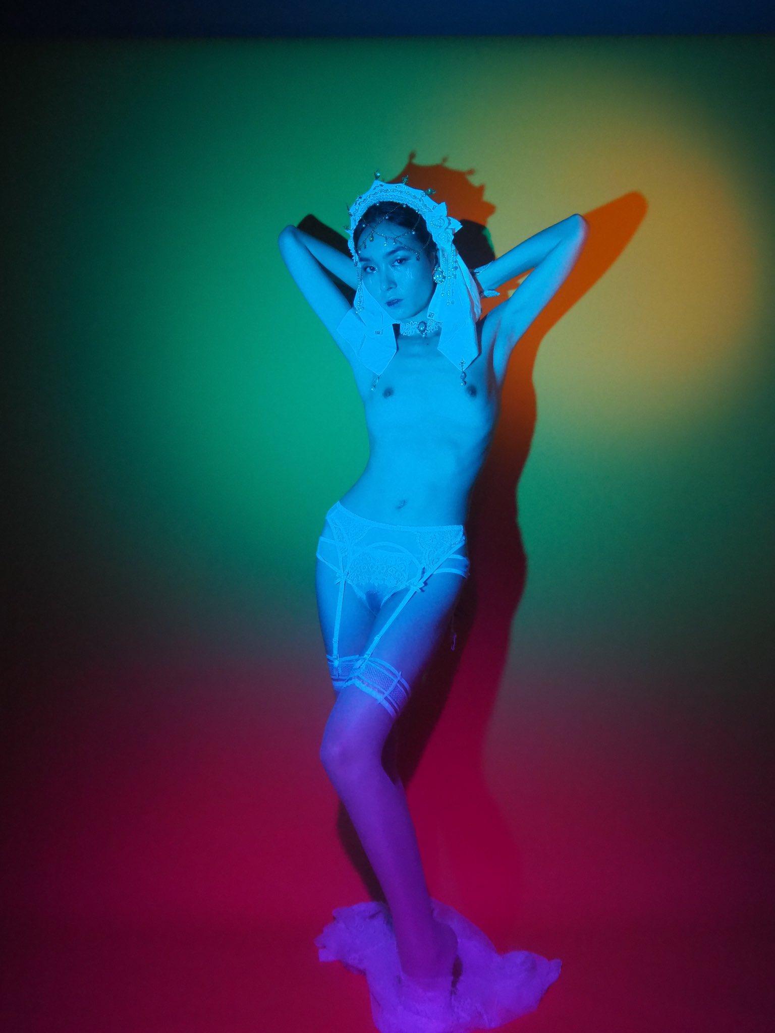 她叫张俊佳，这是他的其他拍摄(26)