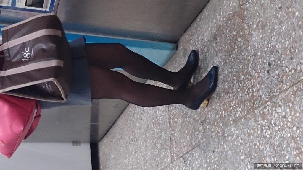 带著大包小包的正妹(18)